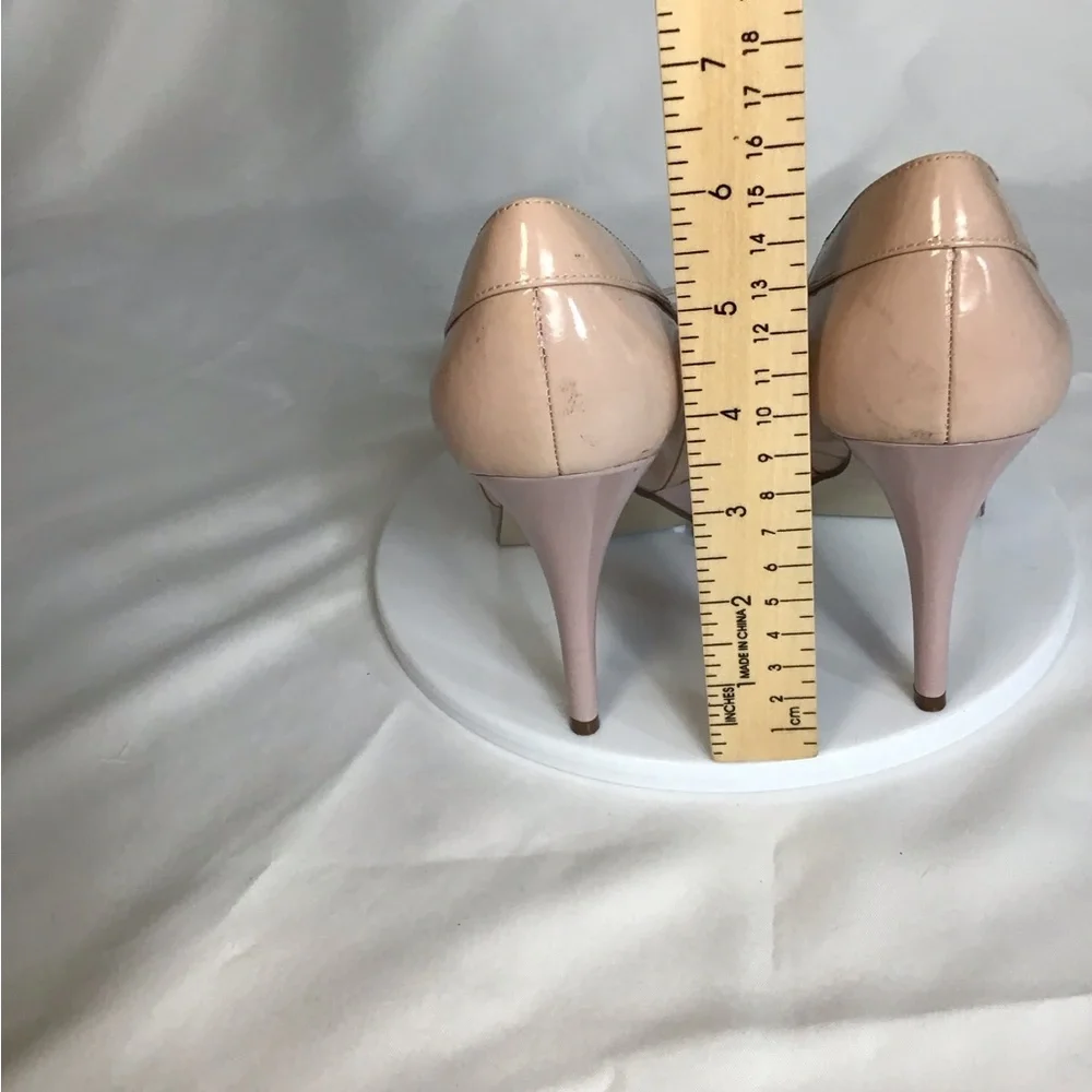Marc Fisher Women Patent Leather Pale Pink Open Toe Pumps bow front Sz.6.5 GUC